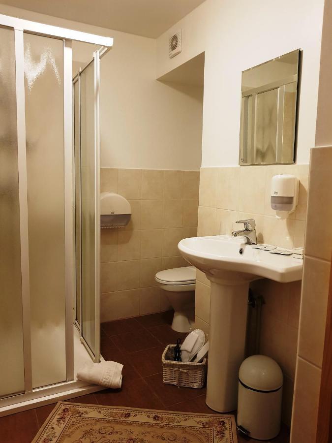 Ungurmuiza Hotel Auciems Buitenkant foto